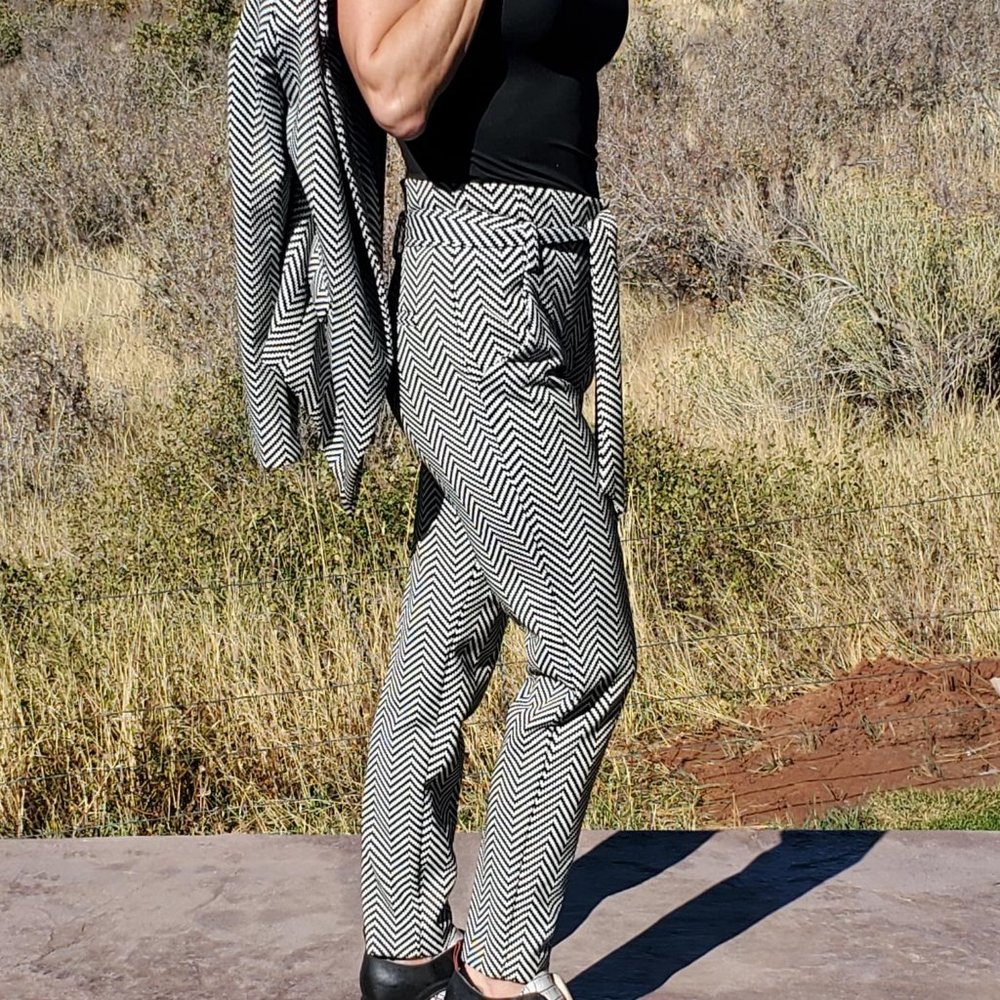 New York & Company All-Season Black/White Chevron Pantsuit. Worn Once